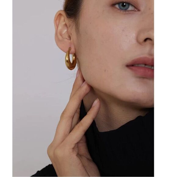 #19 Chunky Gold Hoops - Picture 4 of 5